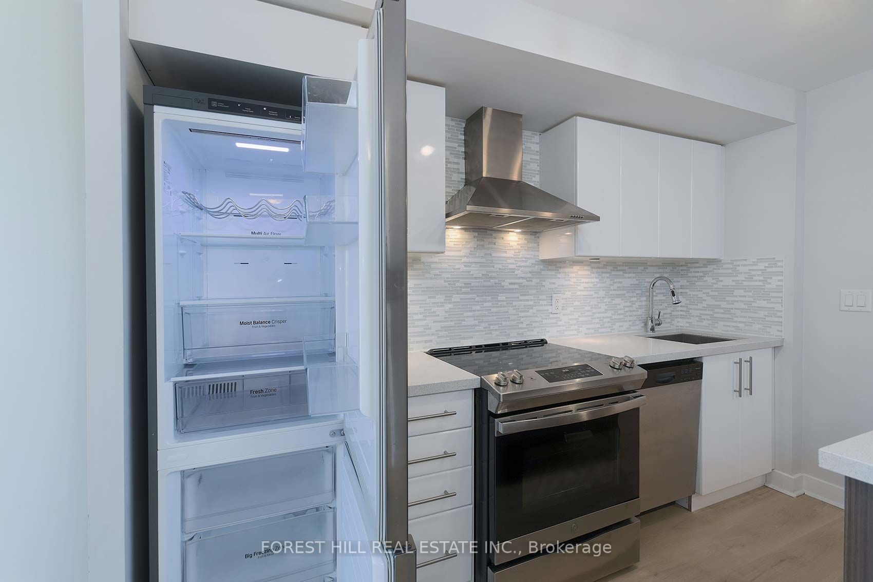 58 Orchard View Boulevard, #401