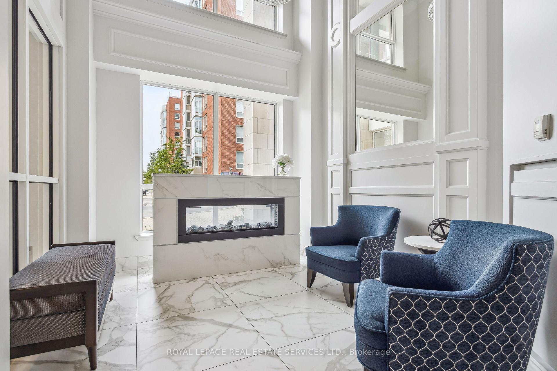 2 Bedrooms Condo at 40 Old Mill, Oakville For sale