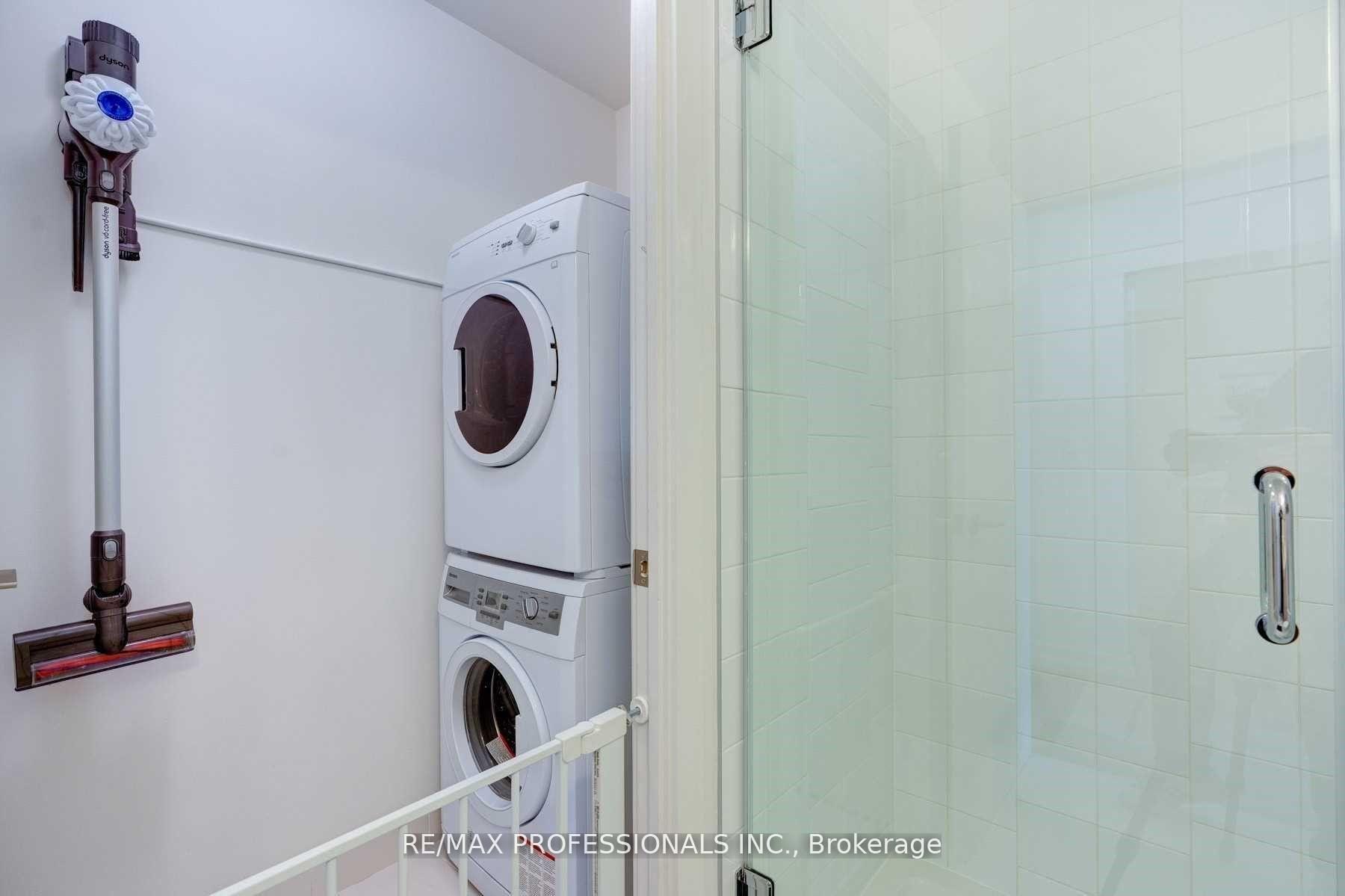 2 Bedrooms Condo at 52 Forest Manor, Toronto For sale