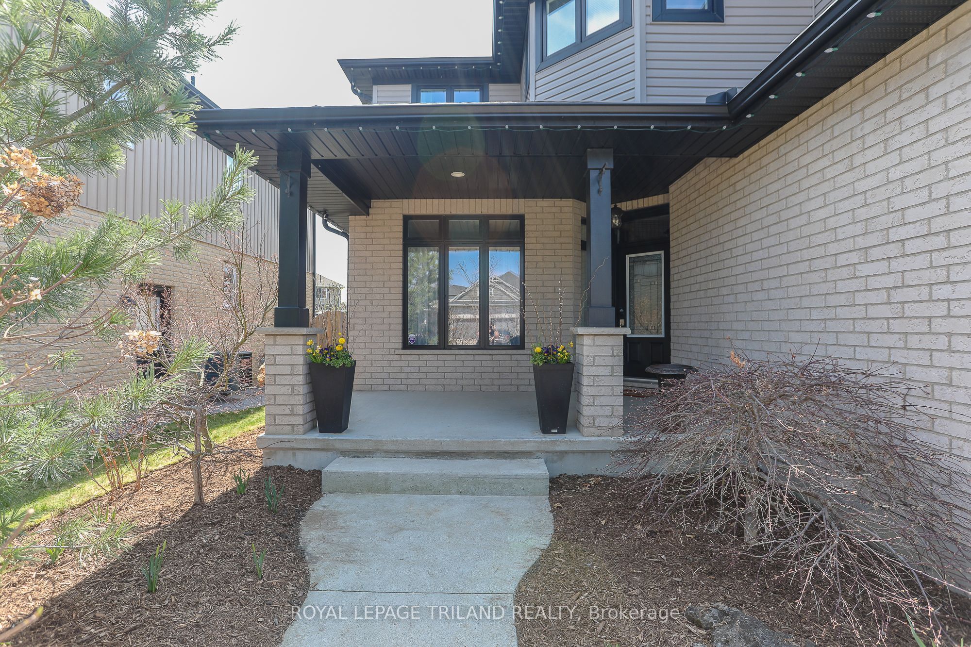 8 Oakmont Street, St. Thomas, ON N5R 0G2