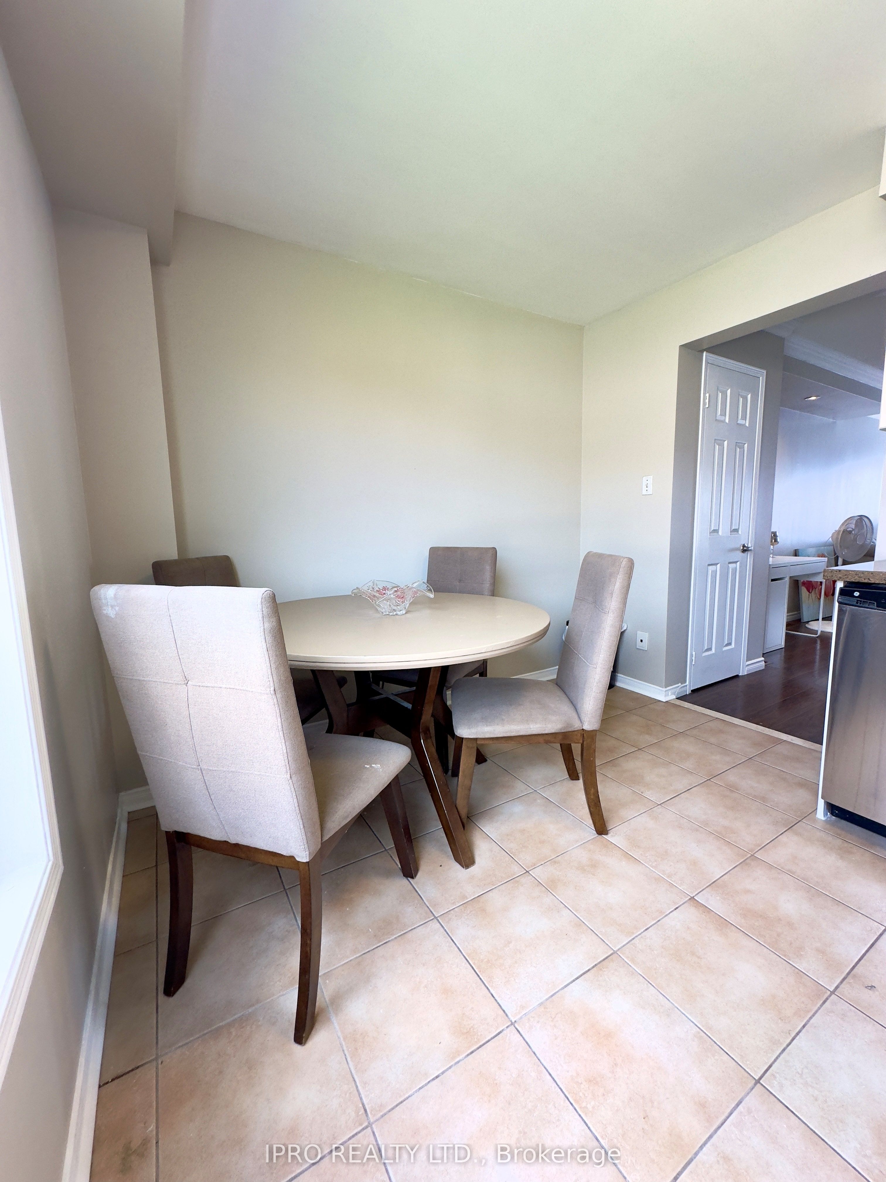 22 McGonigal Lane, Ajax, ON L1T 4G9