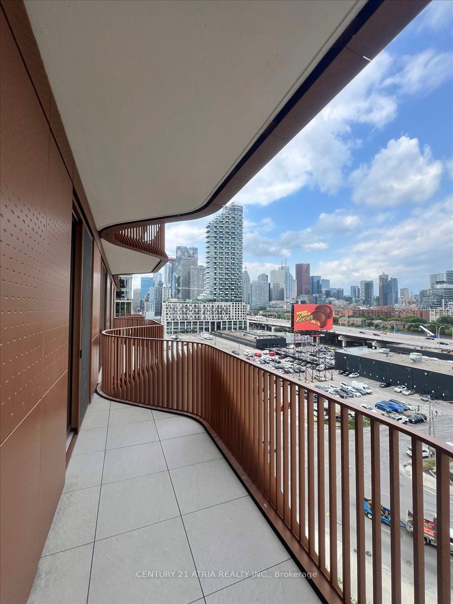 155 Merchants' Wharf, #831