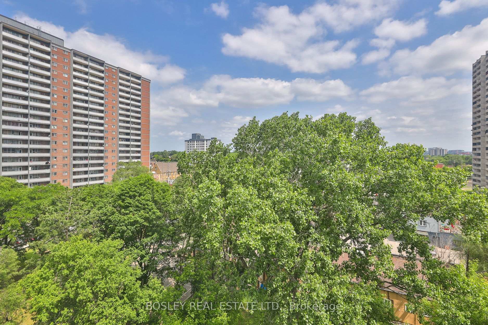 2 Bedrooms Condo at 3 Hickory Tree, Toronto For sale