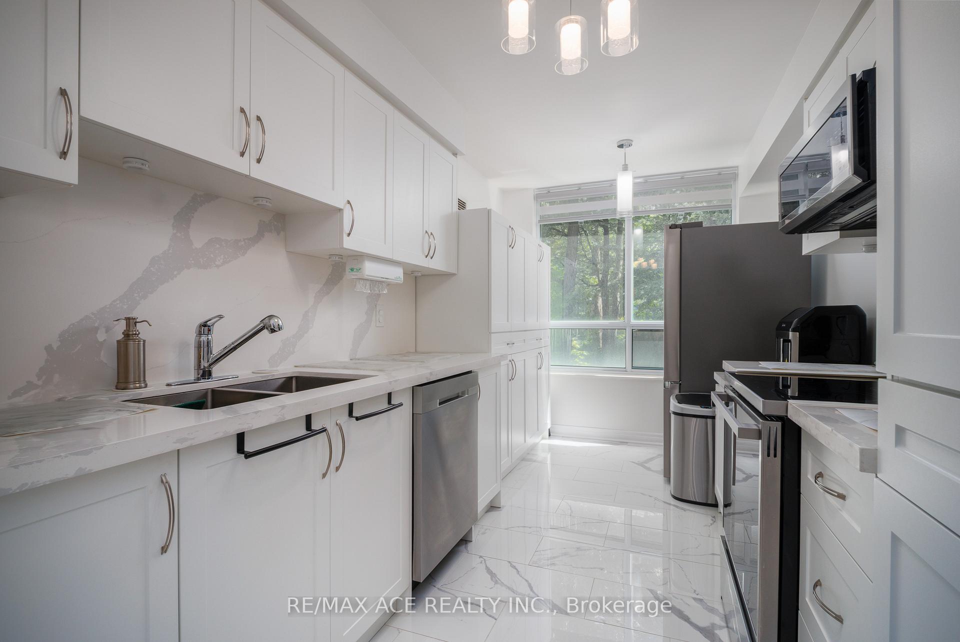 3 Bedrooms Condo at 61 Town Centre, Toronto For sale