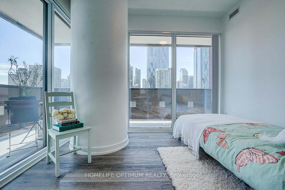 3 Bedrooms Condo at 55 Cooper, Toronto For sale