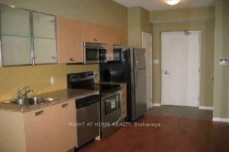 2 Bedrooms Condo at 38 Grenville,  Toronto For sale
