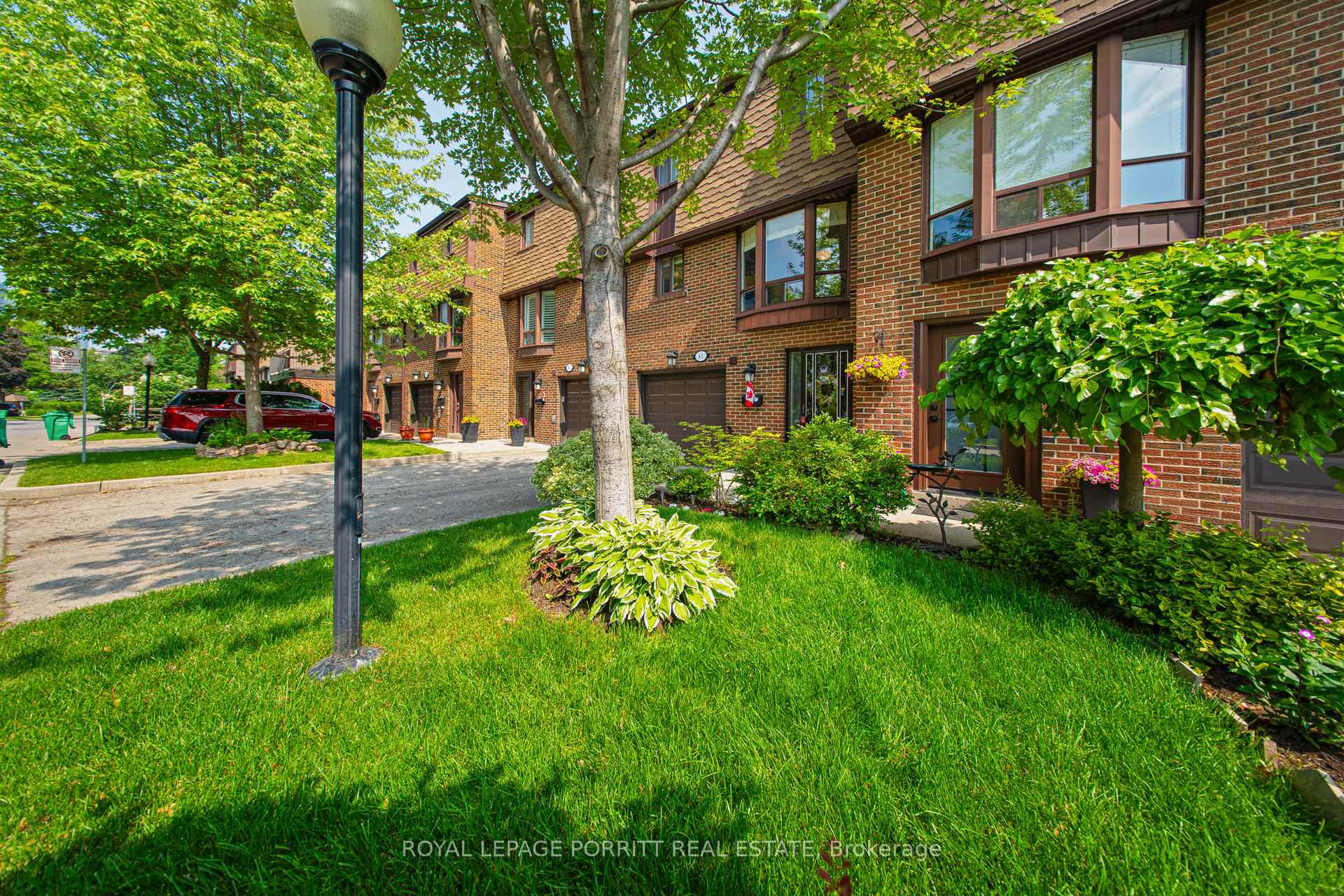 3 Bedrooms Condo at 3395 Cliff, Mississauga For sale