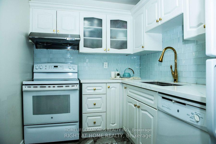2 Bedrooms Condo at 4205 SHIPP,  Mississauga For sale