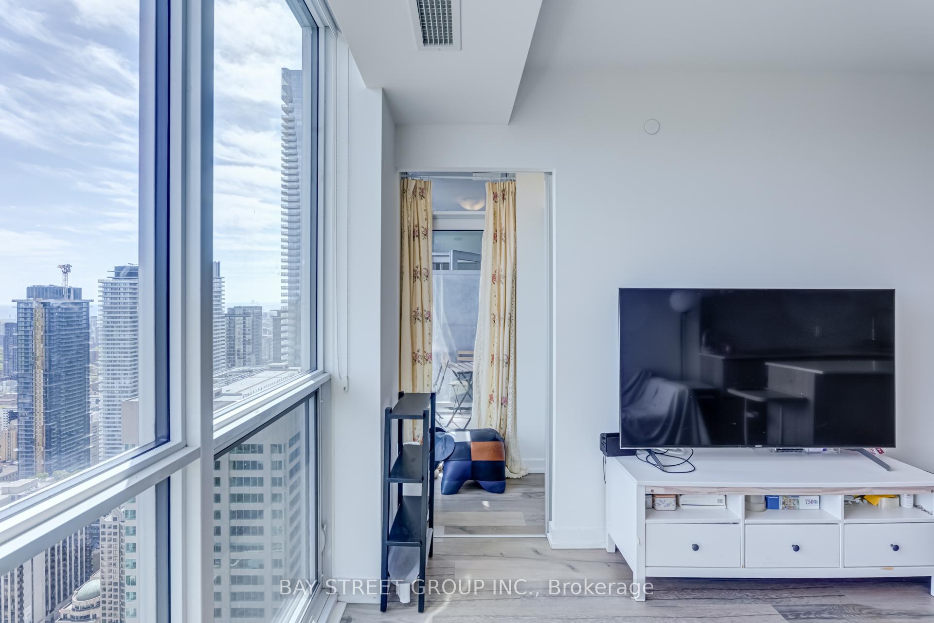 2 Bedrooms Condo at 1 Yorkville, Toronto For sale
