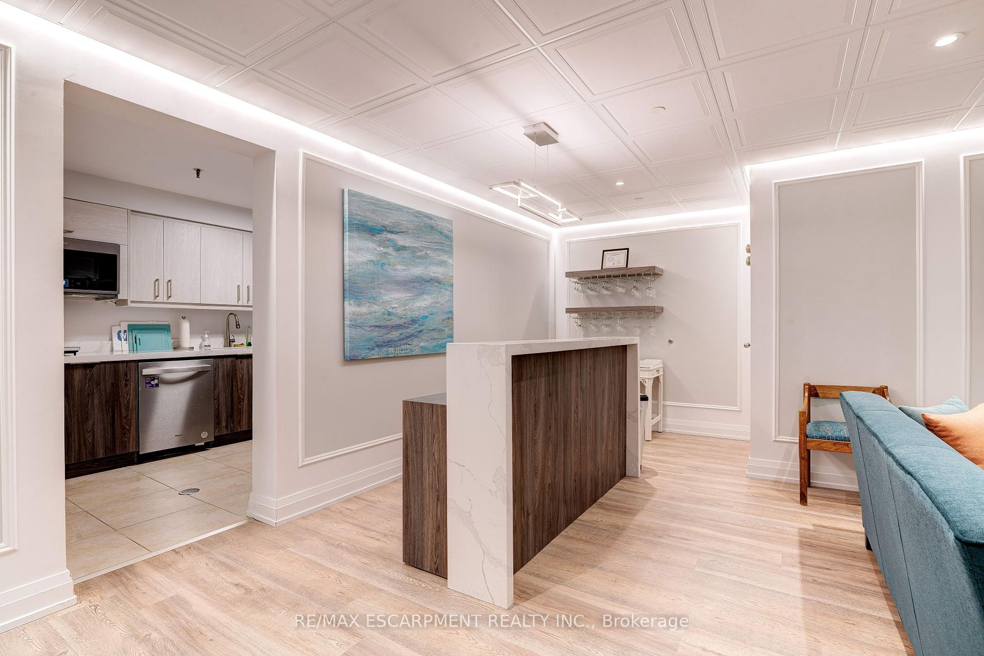 3 Bedrooms Condo at 2175 Marine, Oakville For sale