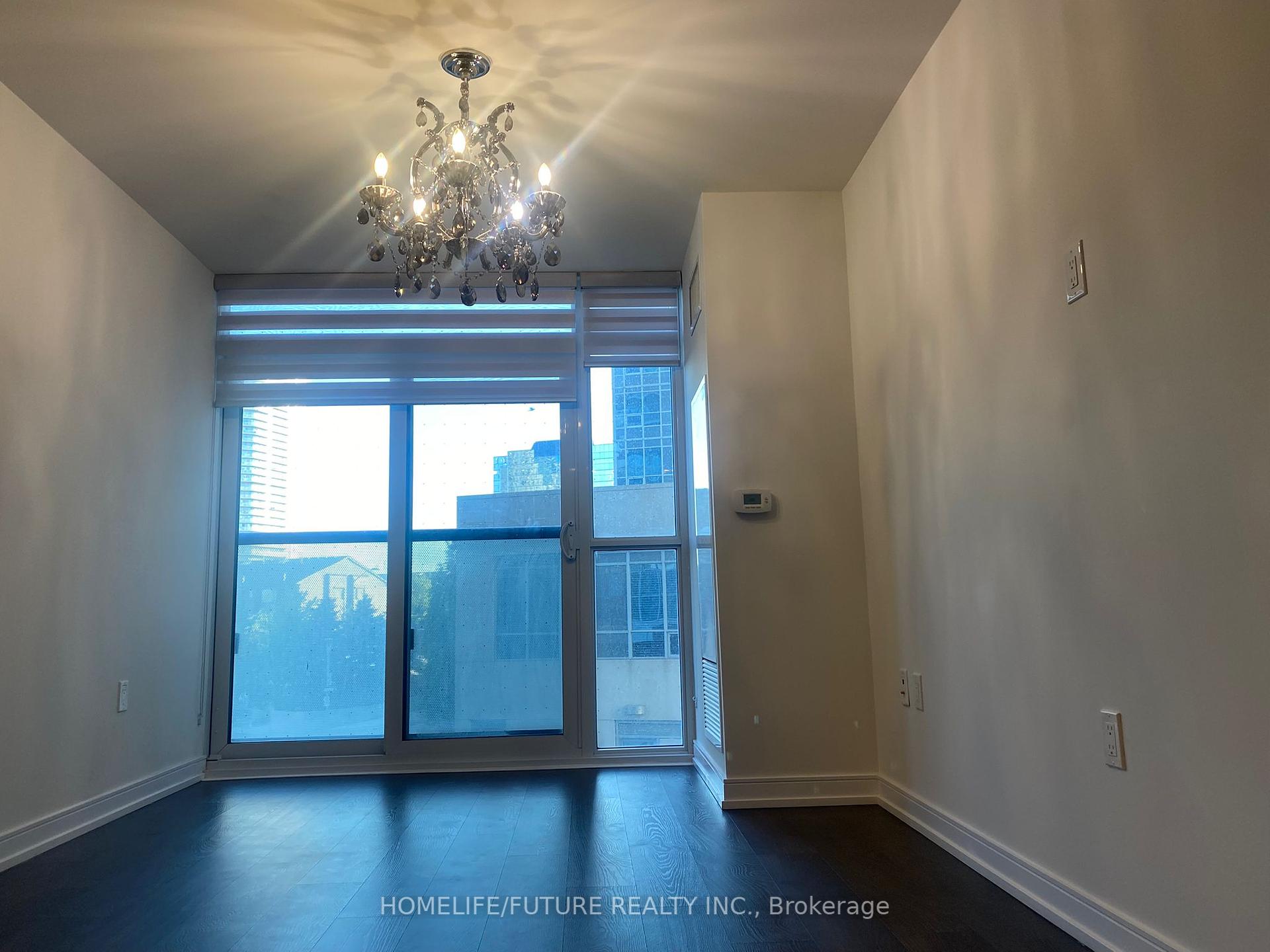 2 Bedrooms Condo at 225 Village Green, Toronto For sale