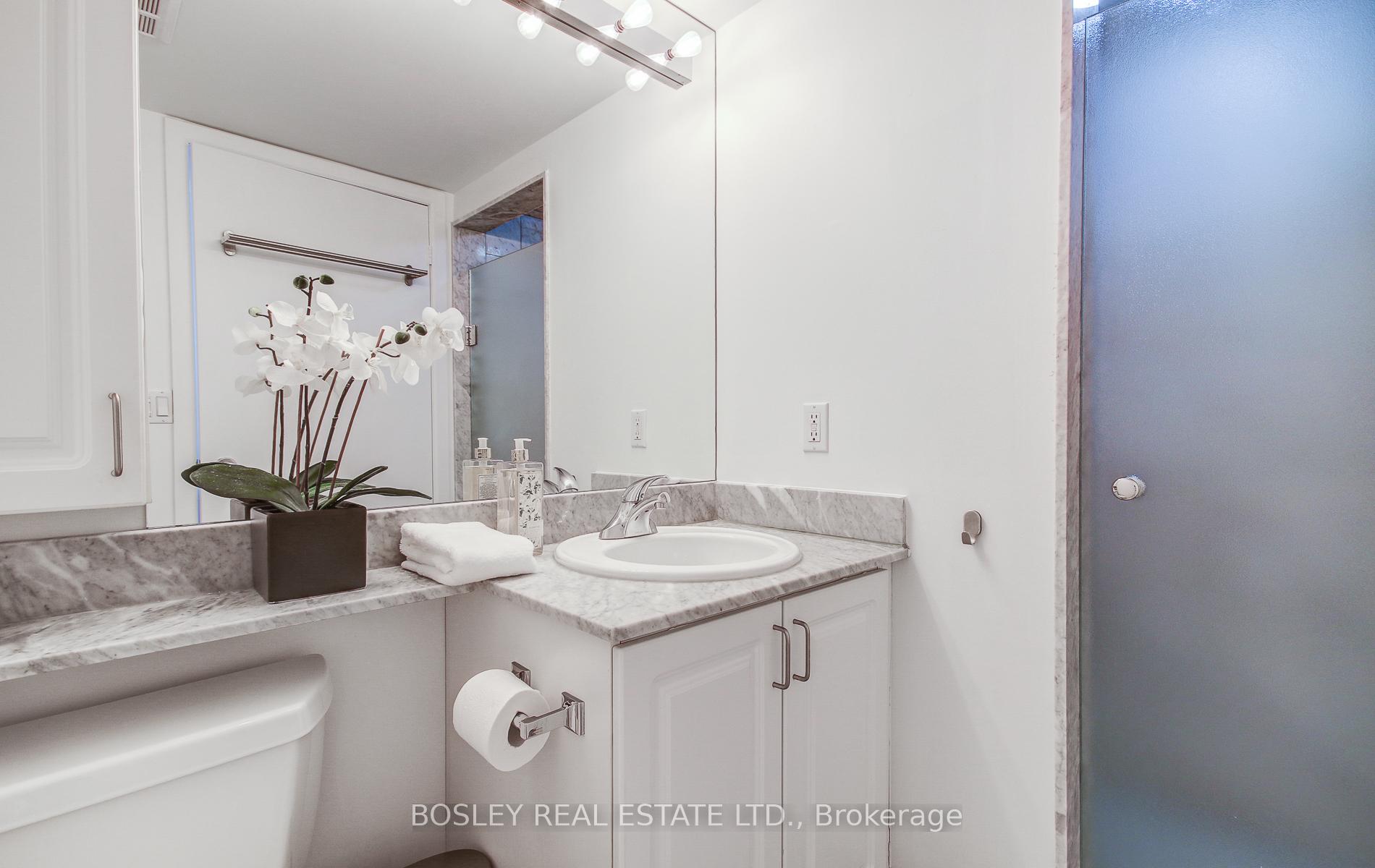 2 Bedrooms Condo at 8 Park, Toronto For sale