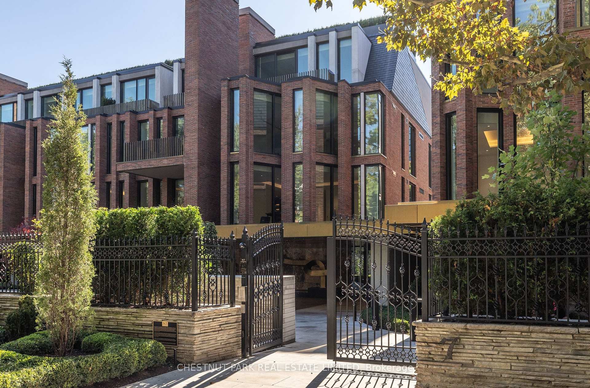 2 Bedrooms Condo at 7 Dale, Toronto For sale
