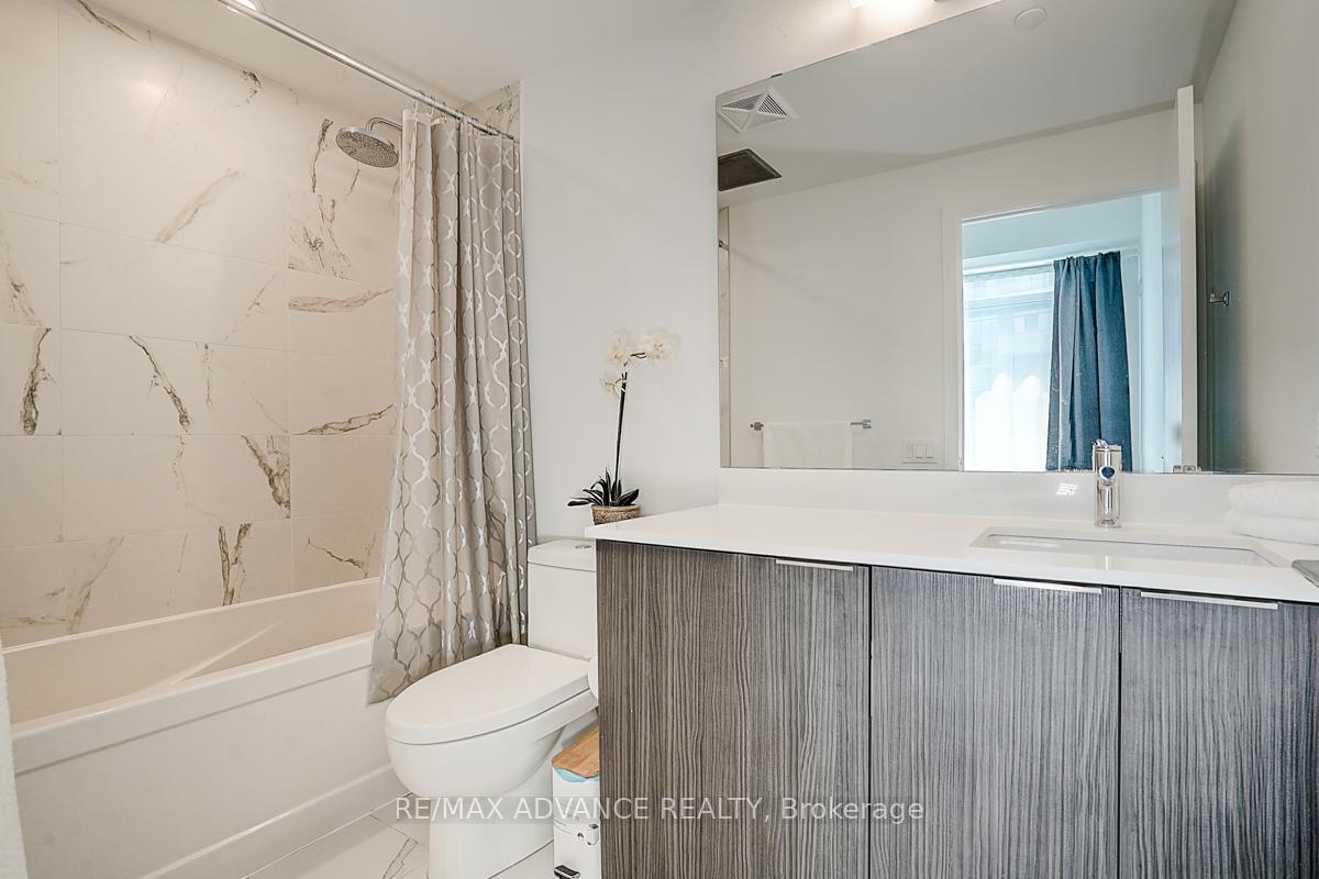 2 Bedrooms Condo at 7 Golden Lion, Toronto For sale