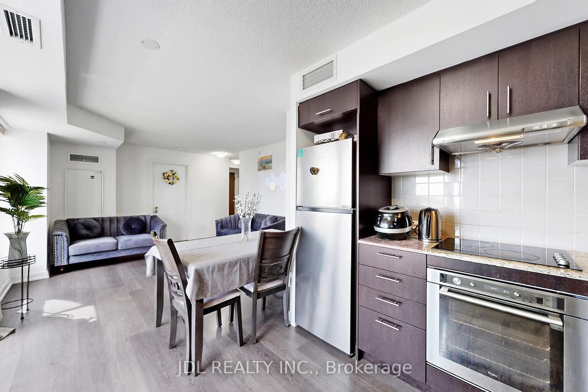 2 Bedrooms Condo at 255 Village Green, Toronto For sale