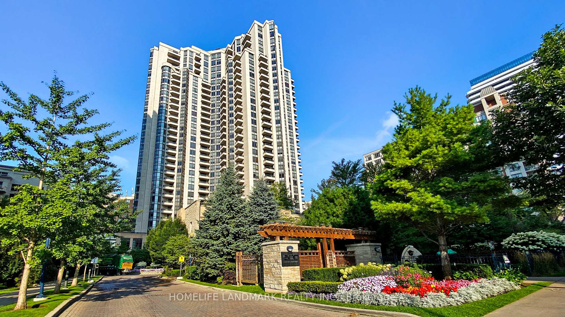 3 Bedrooms Condo at 500 Doris,  Toronto For sale