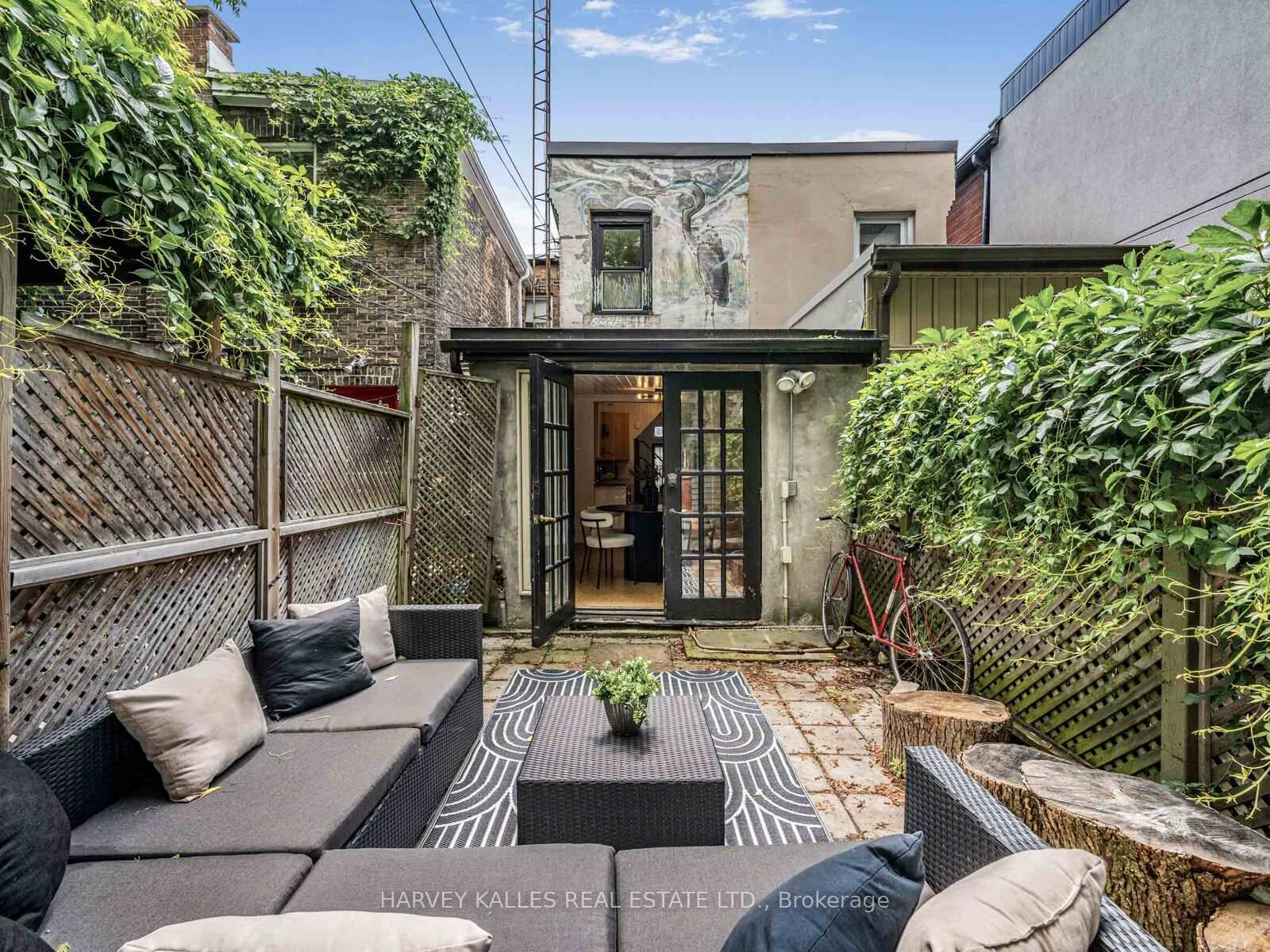 18 Saunders Avenue