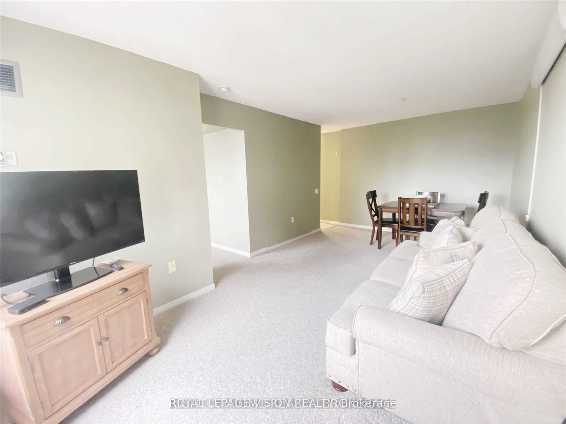 11 Thorncliffe Park Drive, #802