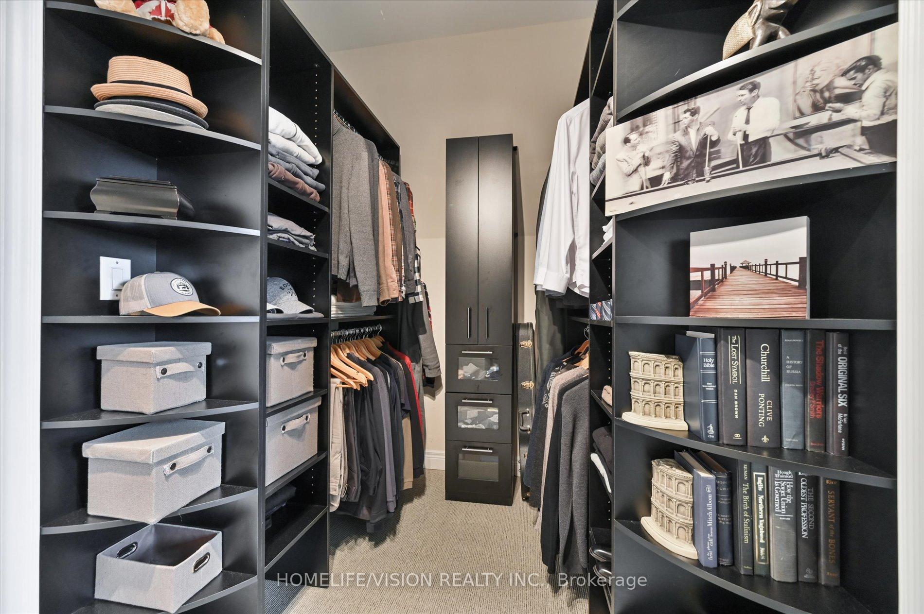 4 Bedrooms Condo at 2 Agar, Vaughan For sale