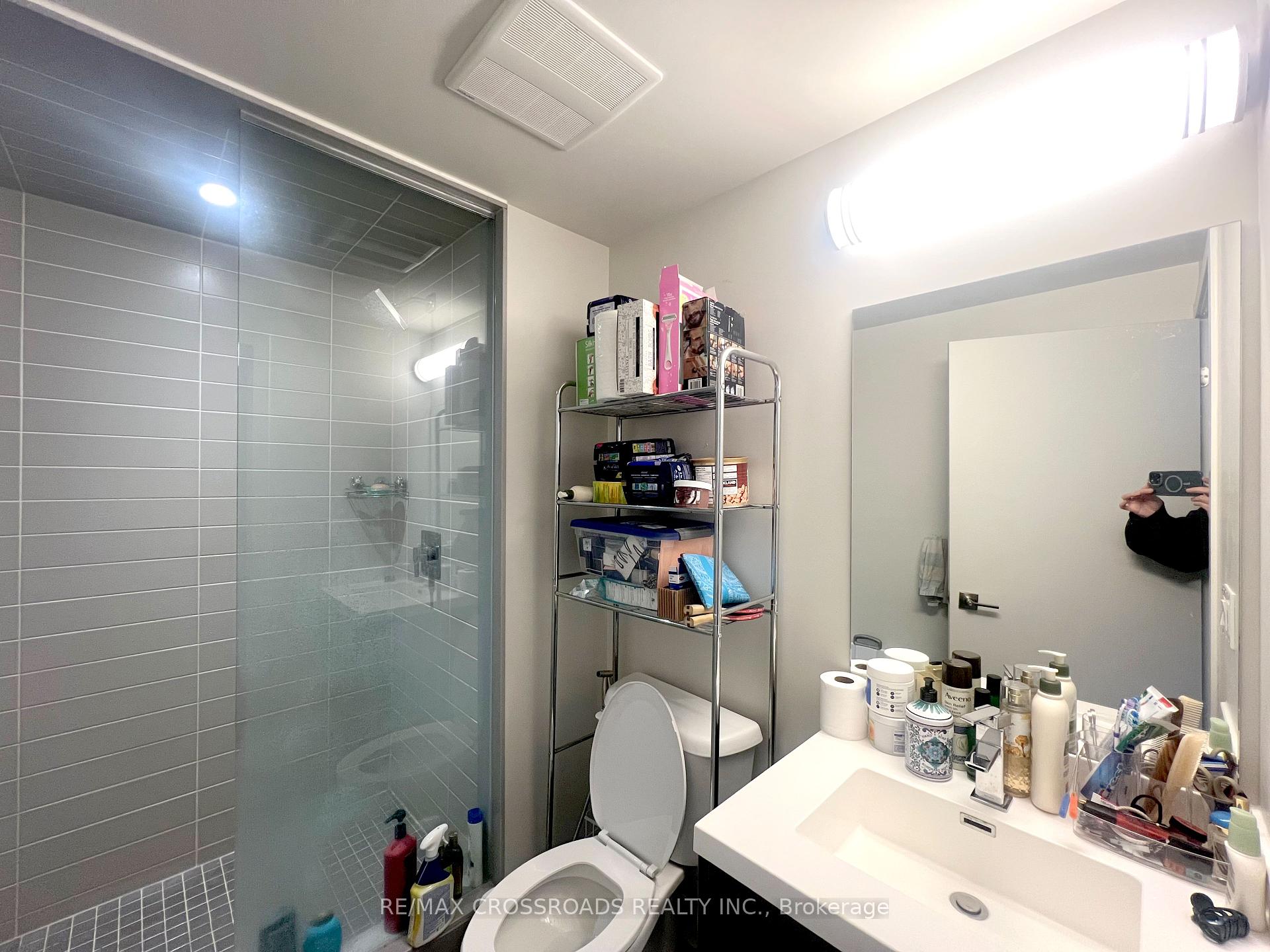 2 Bedrooms Condo at 2093 Fairview,  Burlington For sale