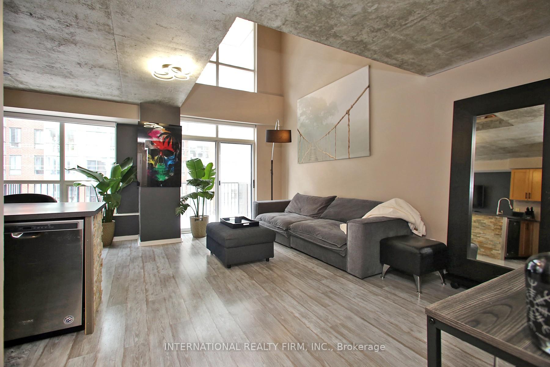 2 Bedrooms Condo at 800 King, Toronto For sale