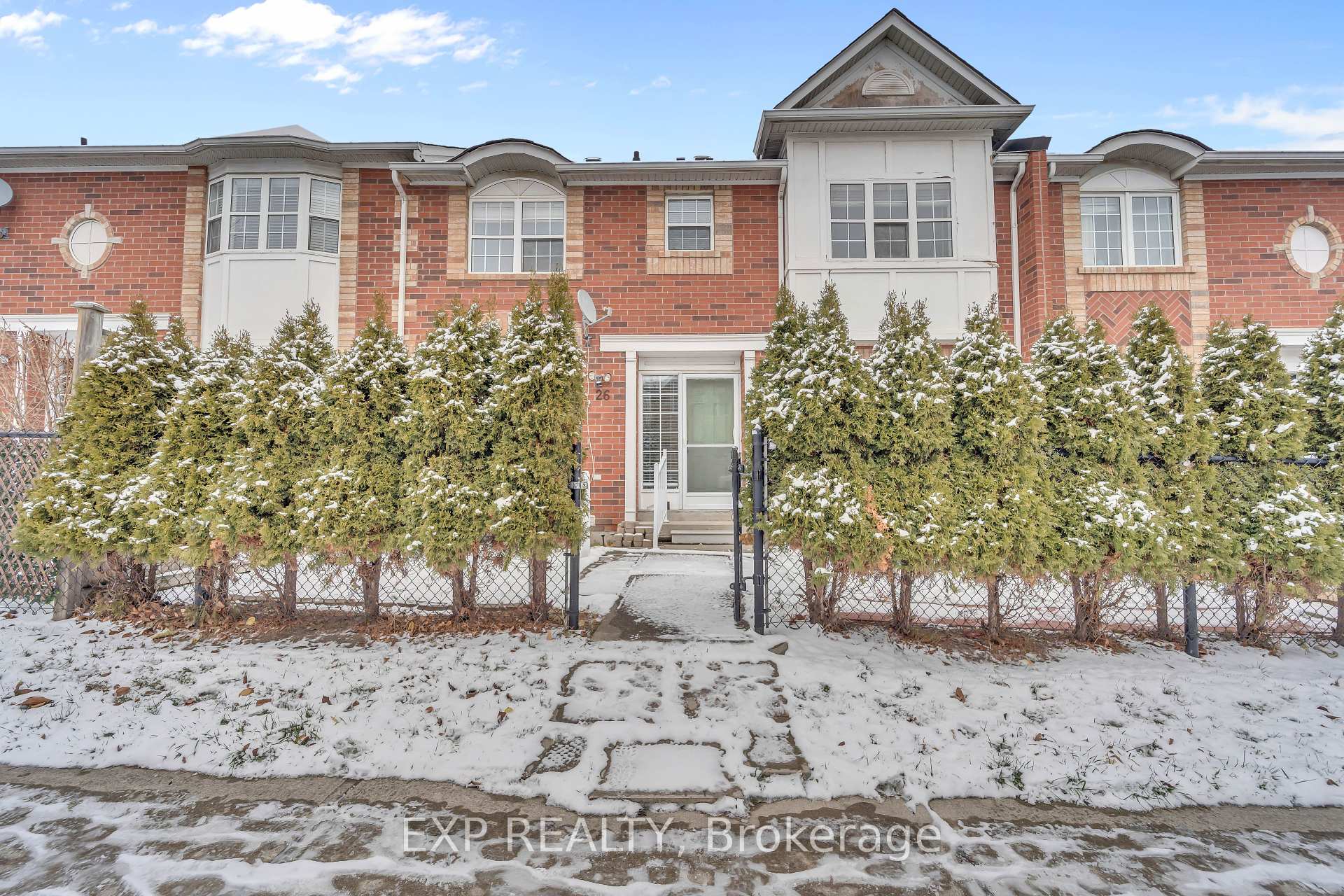 4 Bedrooms Condo at 199 Hillcrest, Mississauga For sale