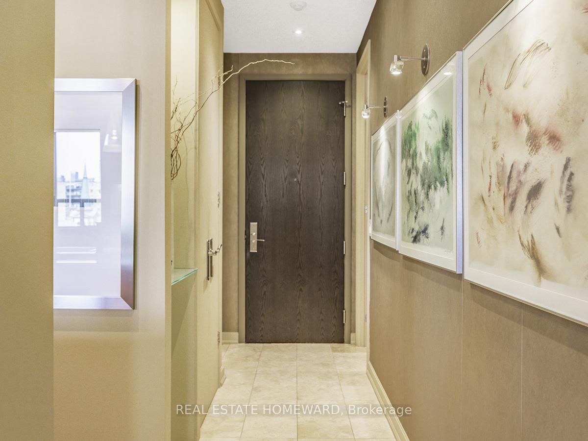2 Bedrooms Condo at 48 St Clair, Toronto For sale