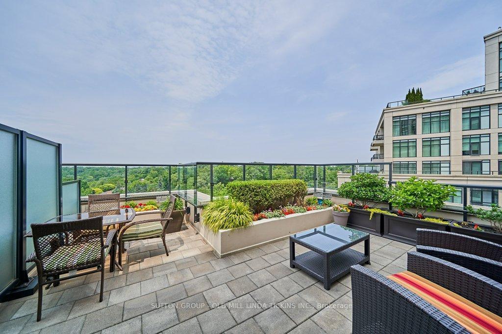 3 Bedrooms Condo at 1 Old Mill, Toronto For sale
