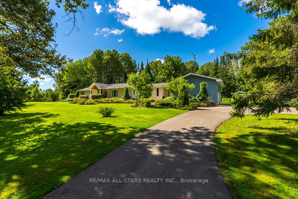 523 Davis Drive, Uxbridge, ON L9P 1R1