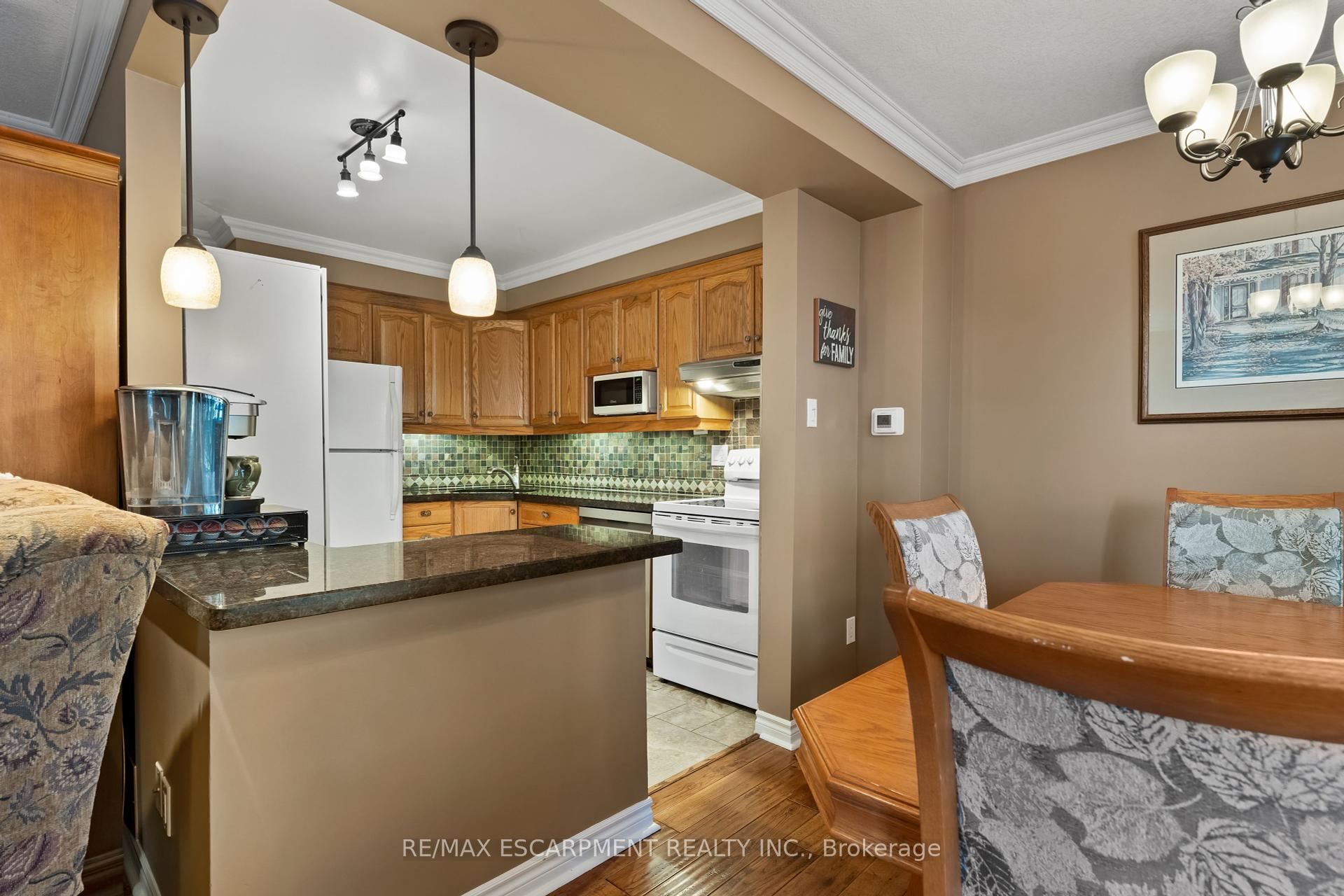 3 Bedrooms Condo at 79 Braeheid,  Hamilton For sale