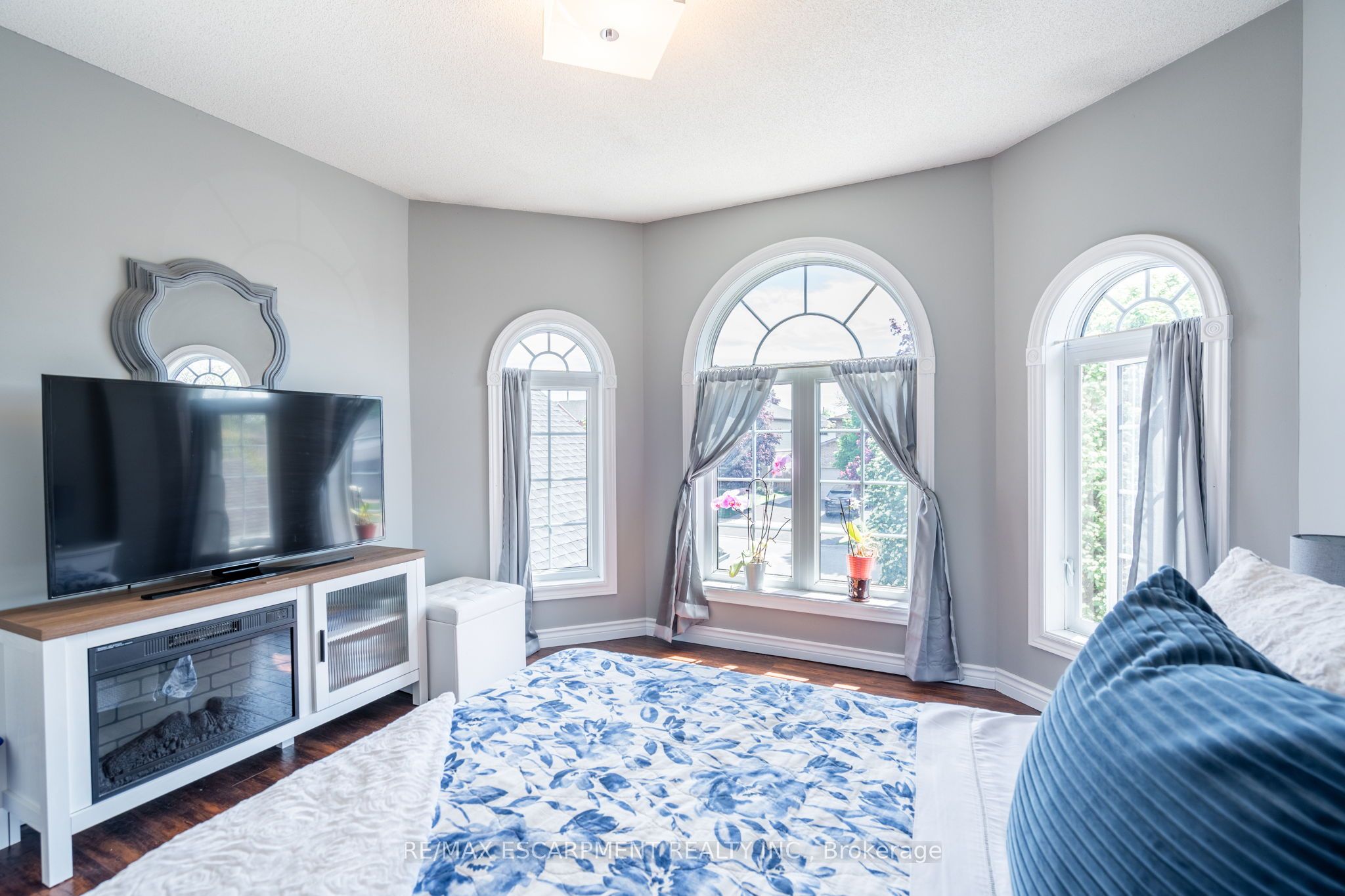 2431 Baxter Crescent