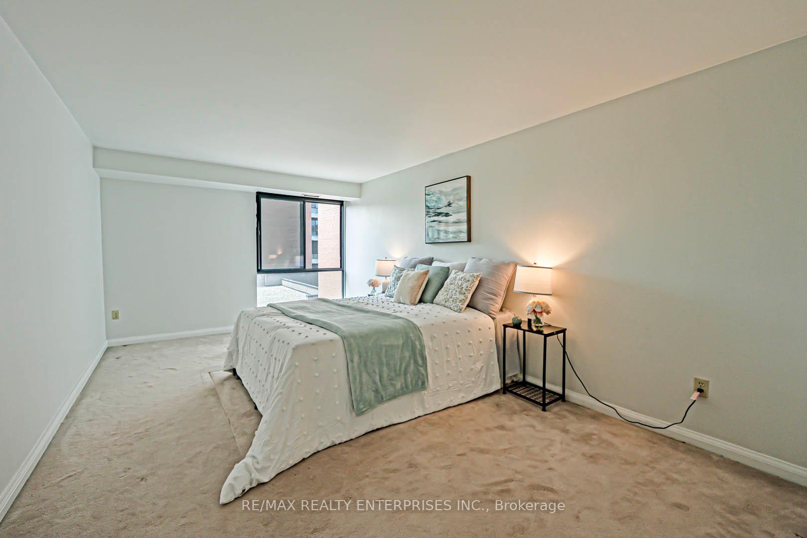2 Bedrooms Condo at 1400 Dixie, Mississauga For sale