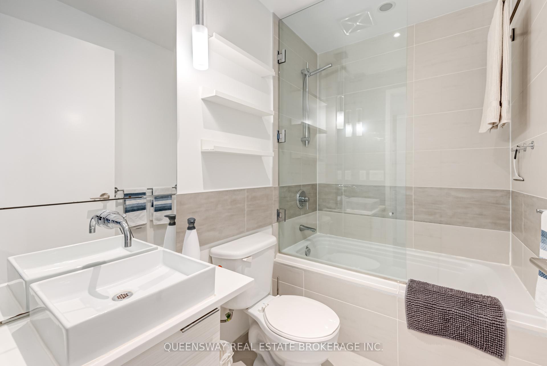 2 Bedrooms Condo at 8 Charlotte, Toronto For sale