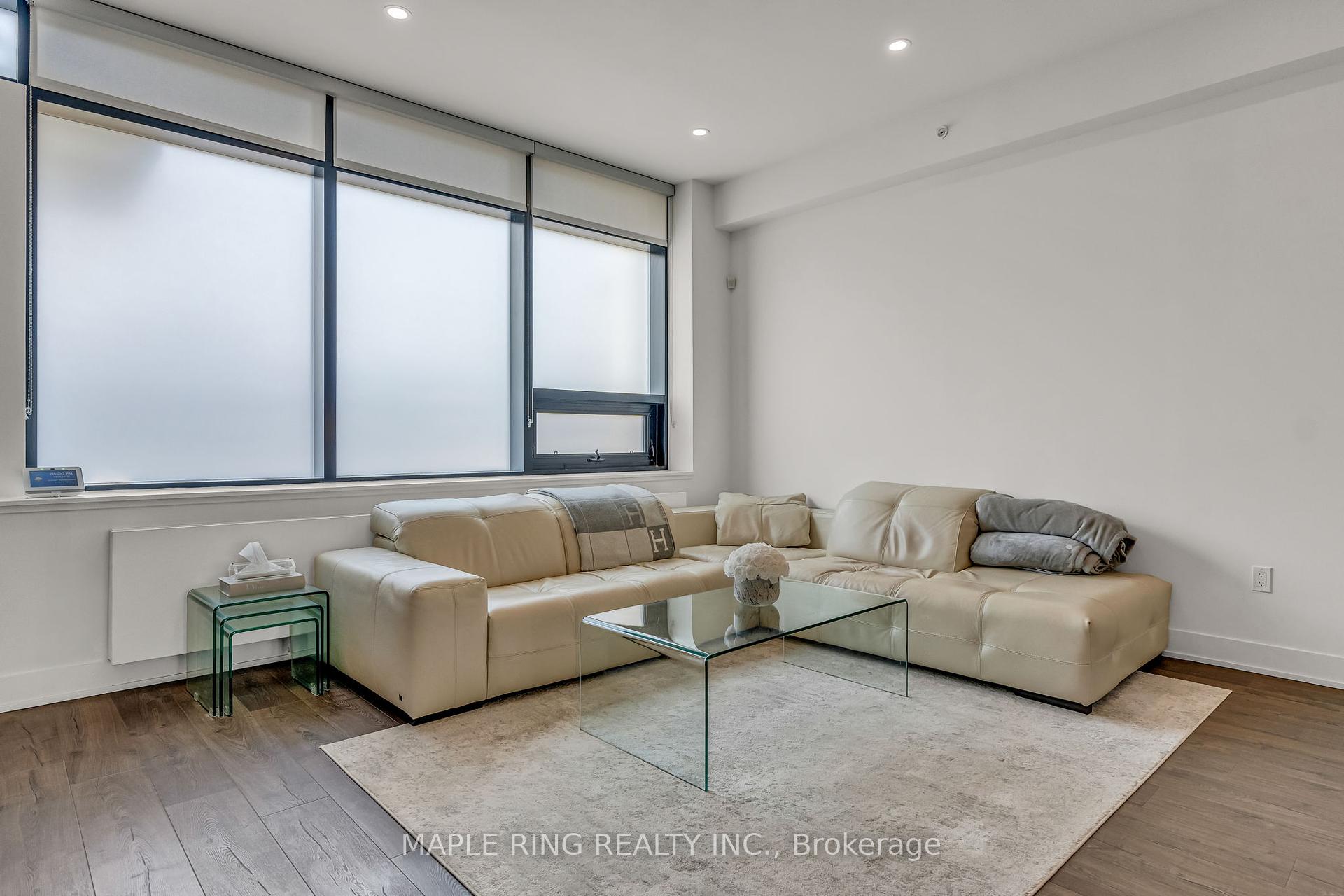 3 Bedrooms Condo at 2908 Highway 7, Vaughan For sale