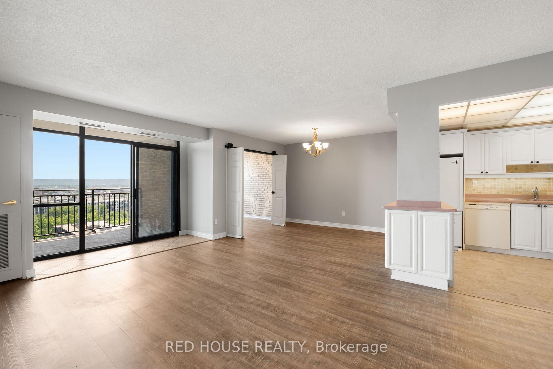 3 Bedrooms Condo at 500 Green, Hamilton For sale