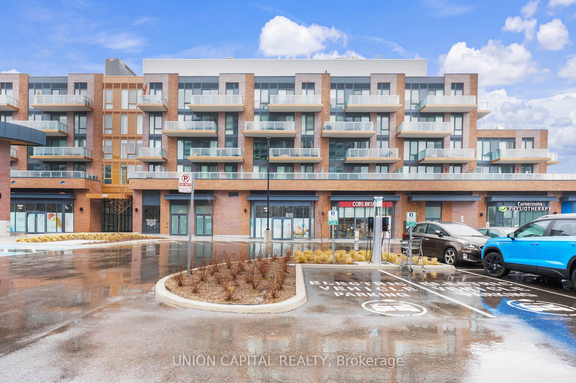 2 Bedrooms Condo at 215 Lakeshore, Mississauga For sale