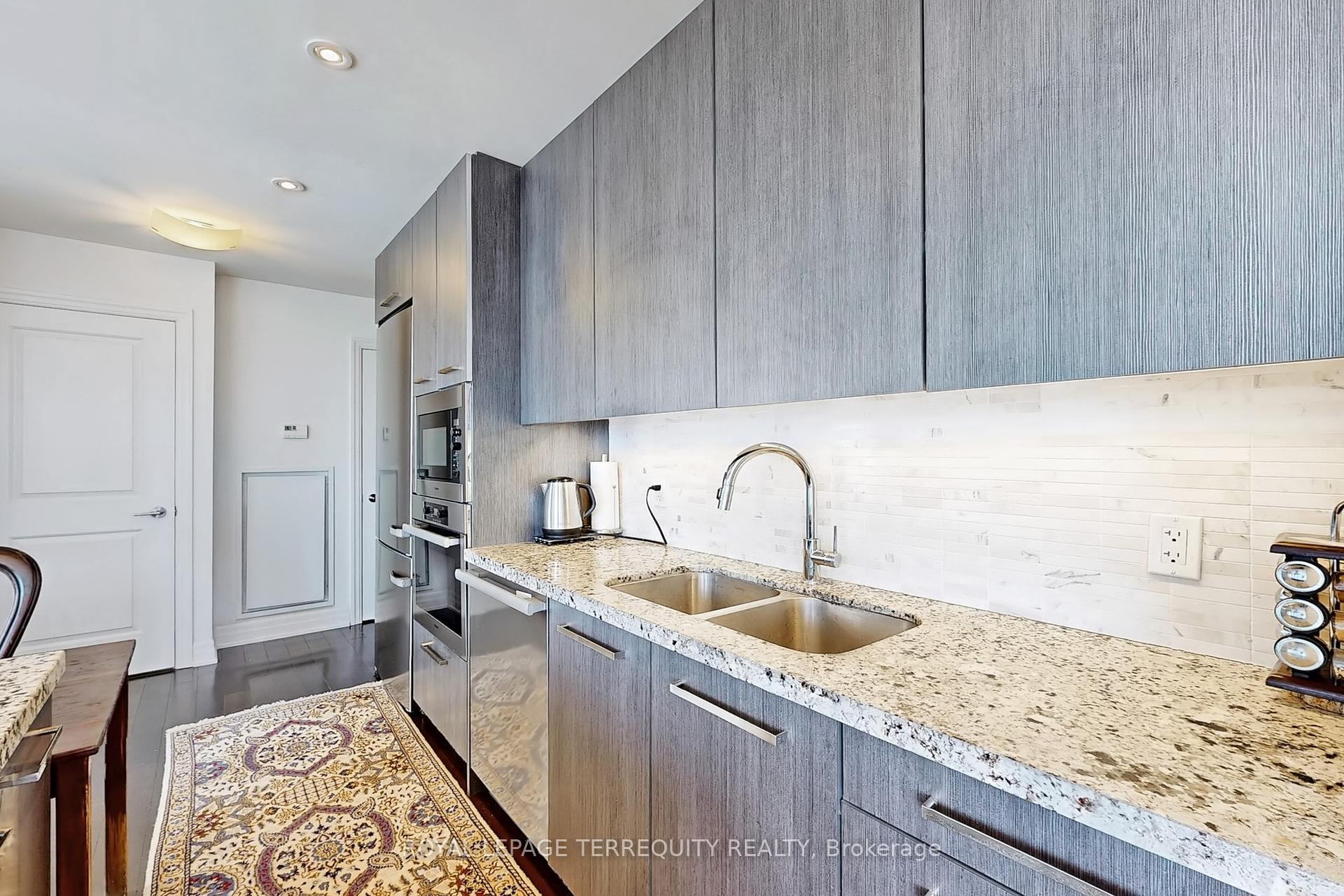 2 Bedrooms Condo at 8 The Esplanade, Toronto For sale