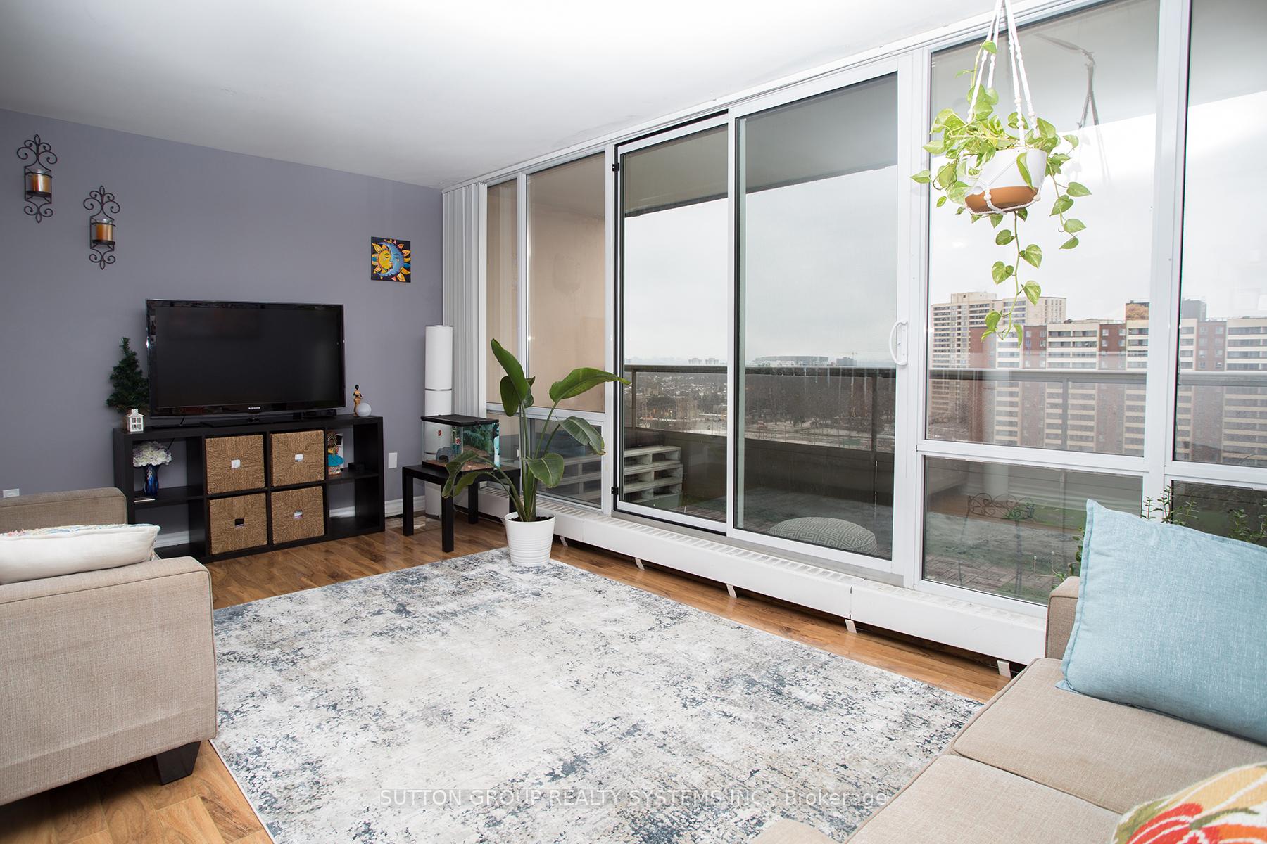 2 Bedrooms Condo at 31 Four Winds, Toronto For sale