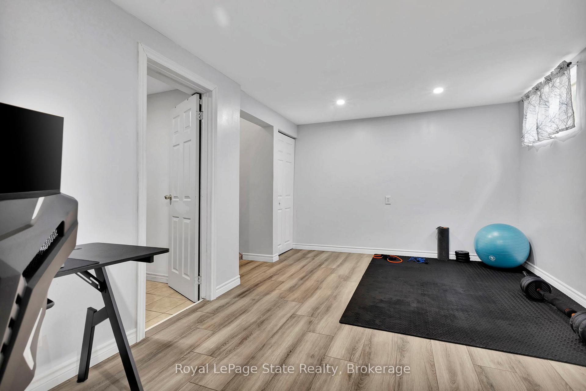 3 Bedrooms Condo at 11 Harrisford, Hamilton For sale