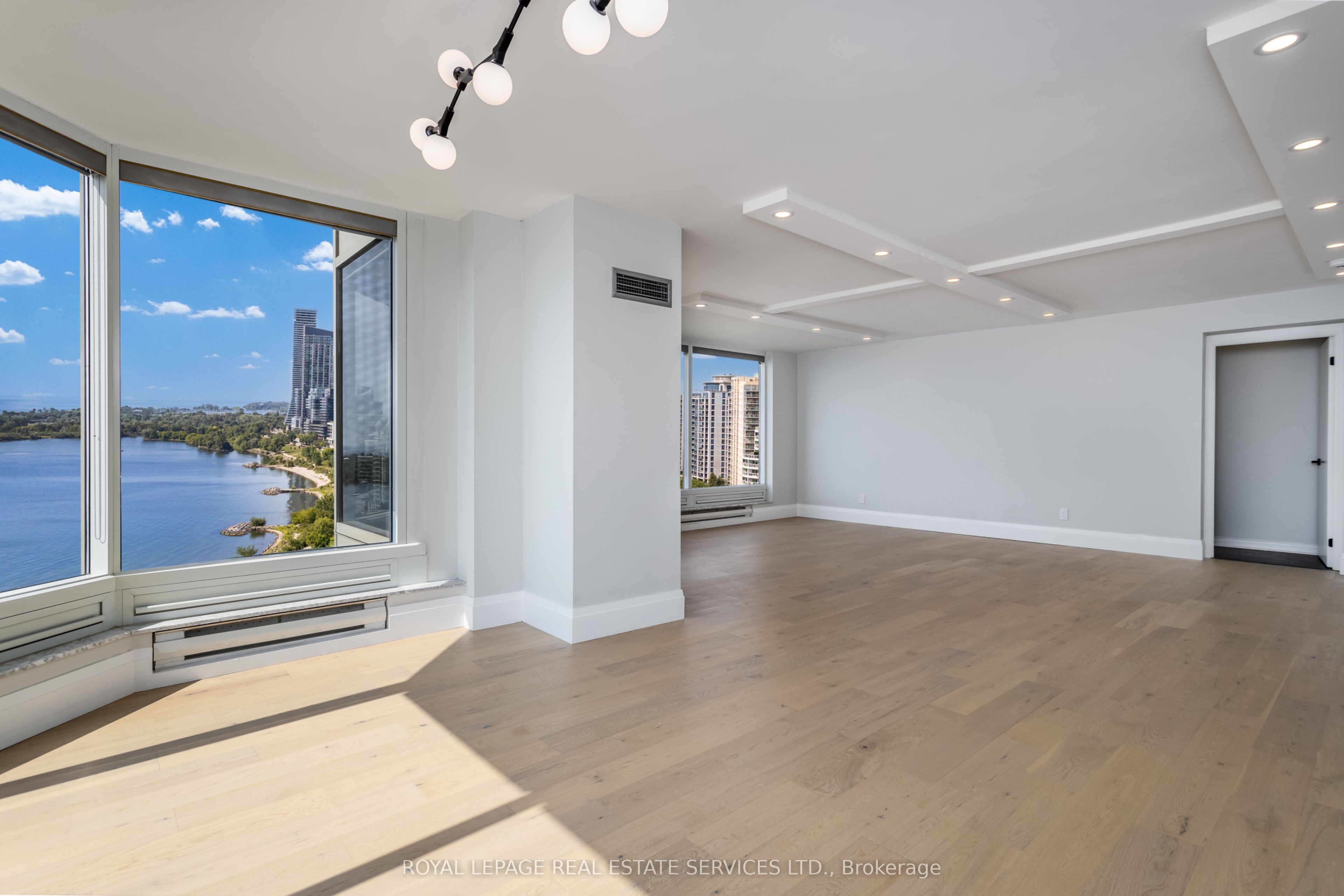 1 Palace Pier Court, #1806