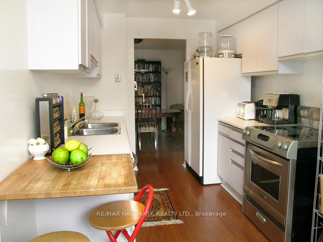 2 Bedrooms Condo at 30 Church, Toronto For sale