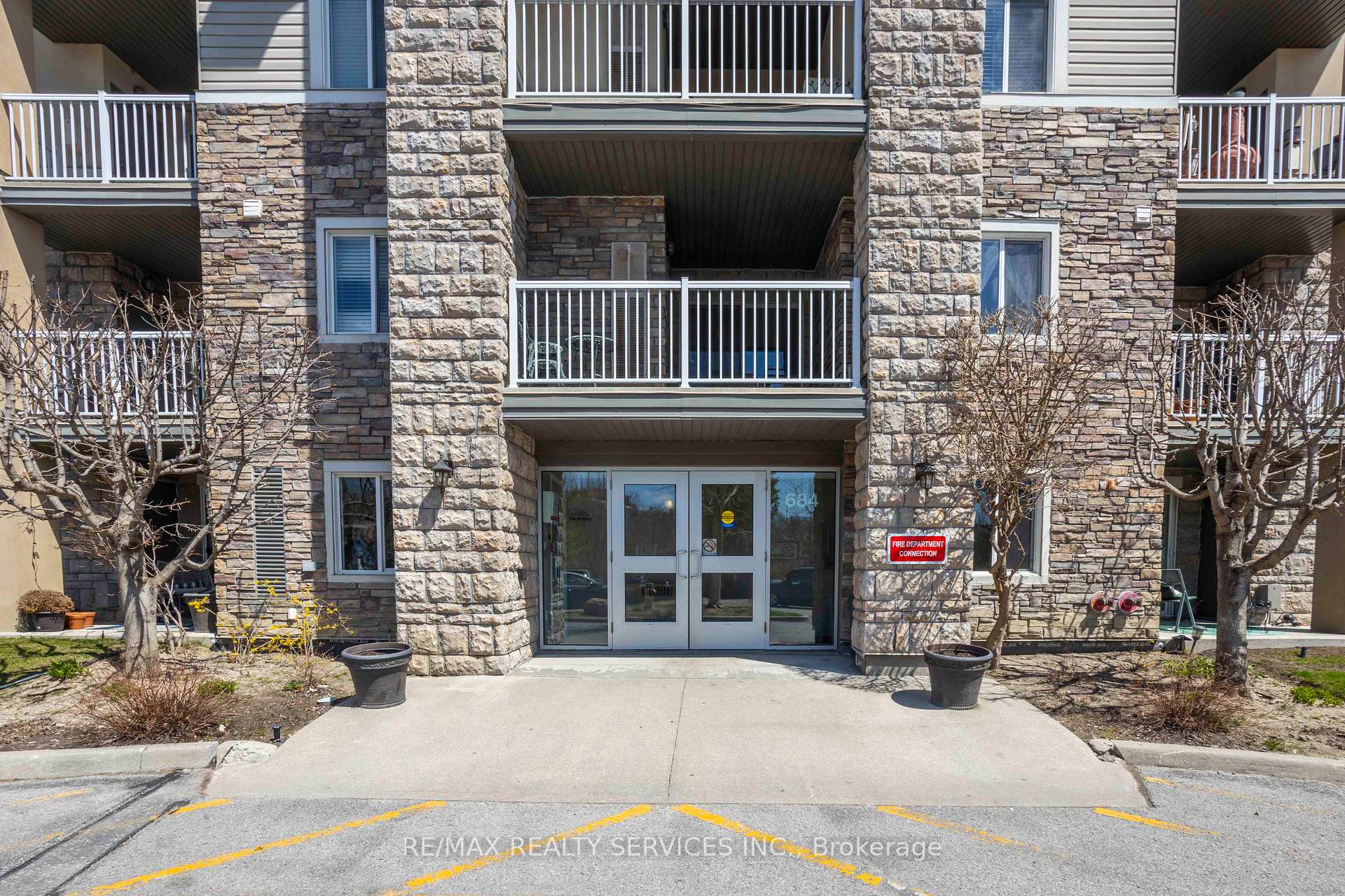 3 Bedrooms Condo at 684 Warden, Toronto For sale