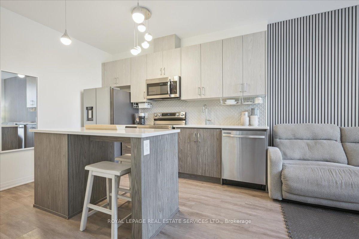 2 Bedrooms Condo at 95 DUNDAS, Oakville For sale