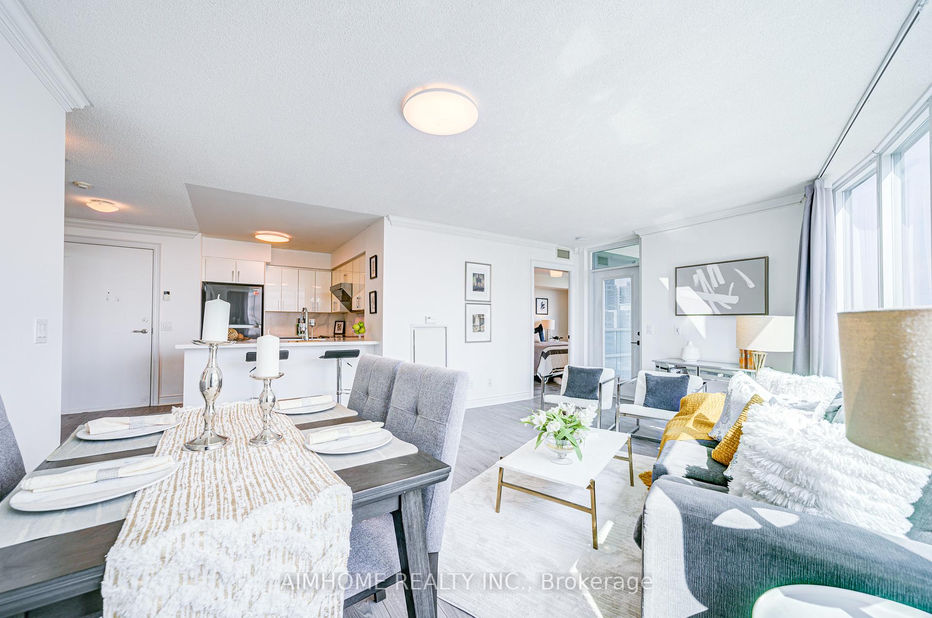 2 Bedrooms Condo at 25 Greenview, Toronto For sale