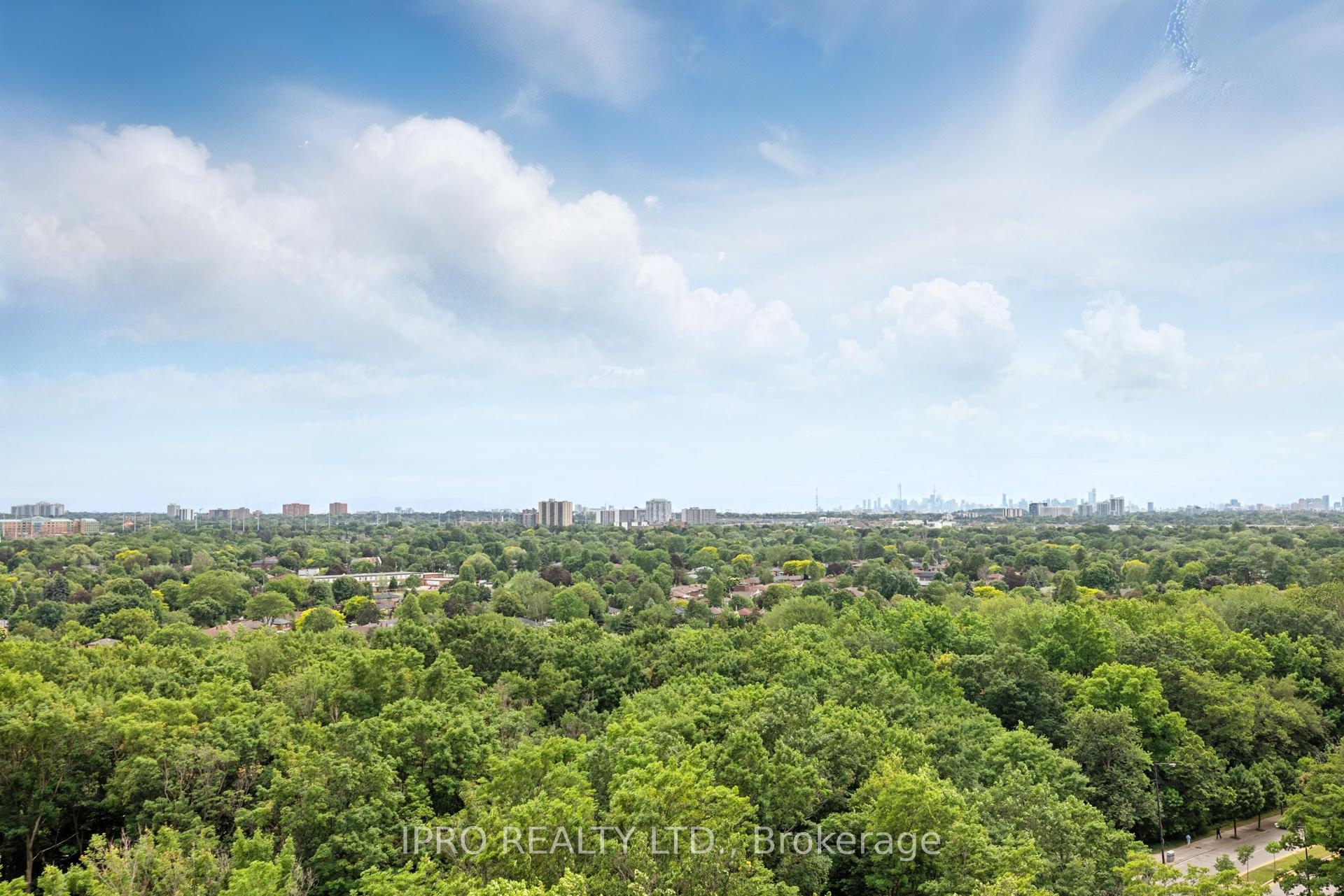 3 Bedrooms Condo at 61 Town Centre, Toronto For sale