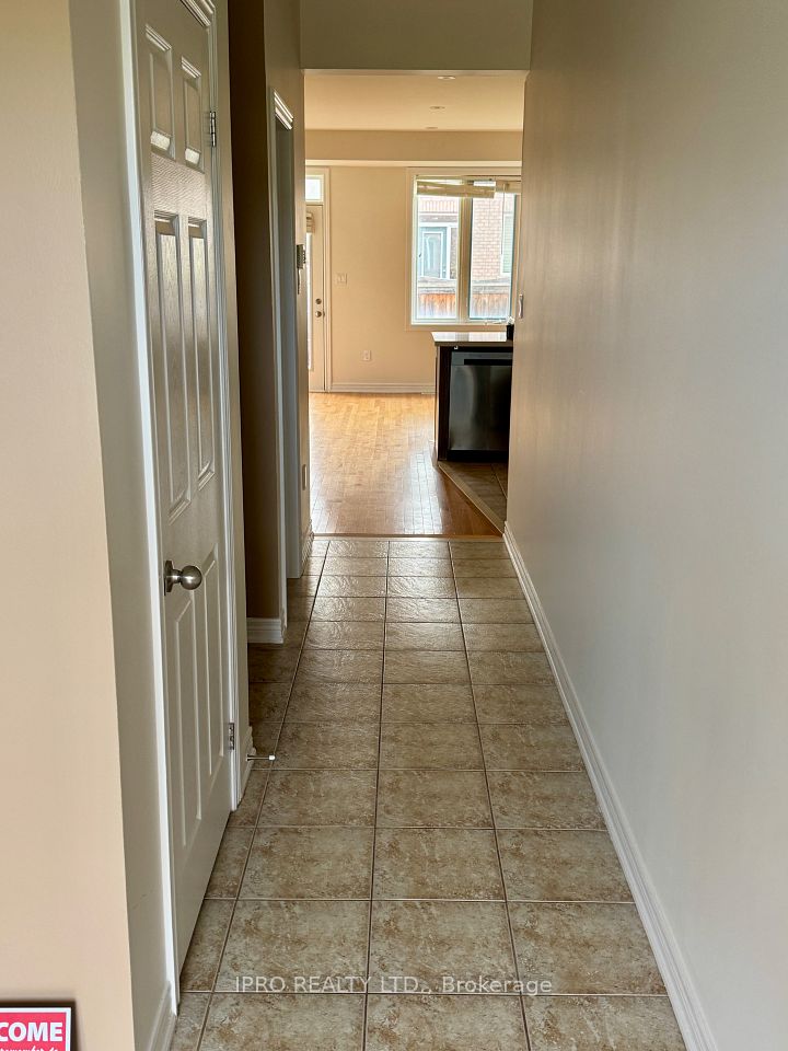 893 Transom Crescent, Milton, ON L9T 8K4