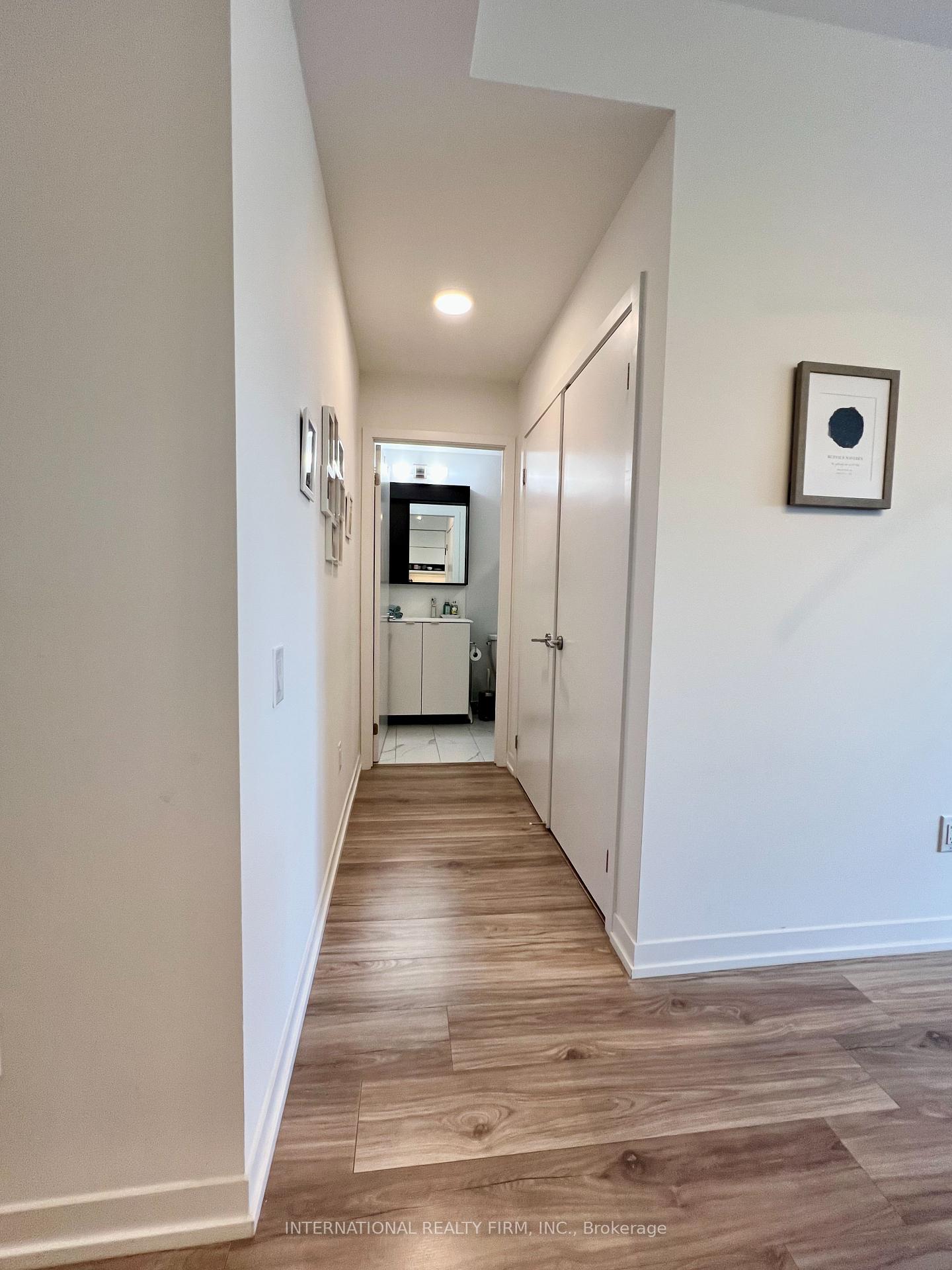 2 Bedrooms Condo at 4065 Confederation, Mississauga For sale