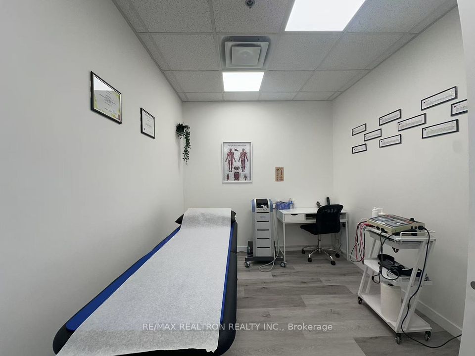 https://trreb-image.ampre.ca/dWF6DH8v2omfPwt6e4rq5DlnsU2NtuuOkOiCT6Jjwj0/rs:fit:960:960/wm:.5:so:0:50:.4/wmsh:10/wmt:PHNwYW4gZm9yZWdyb3VuZD0nd2hpdGUnIGZvbnQ9JzY4Jz5SRS9NQVggUkVBTFRST04gUkVBTFRZIElOQy4sIEJyb2tlcmFnZTwvc3Bhbj4/L3RycmViL2xpc3RpbmdzLzQwLzYwLzU4LzU2L3AvODQ3ZWU1Y2EtMjBhMi00OTZmLTg5MjQtNmE1ZTk3MTkwNTUxLmpwZw.jpg