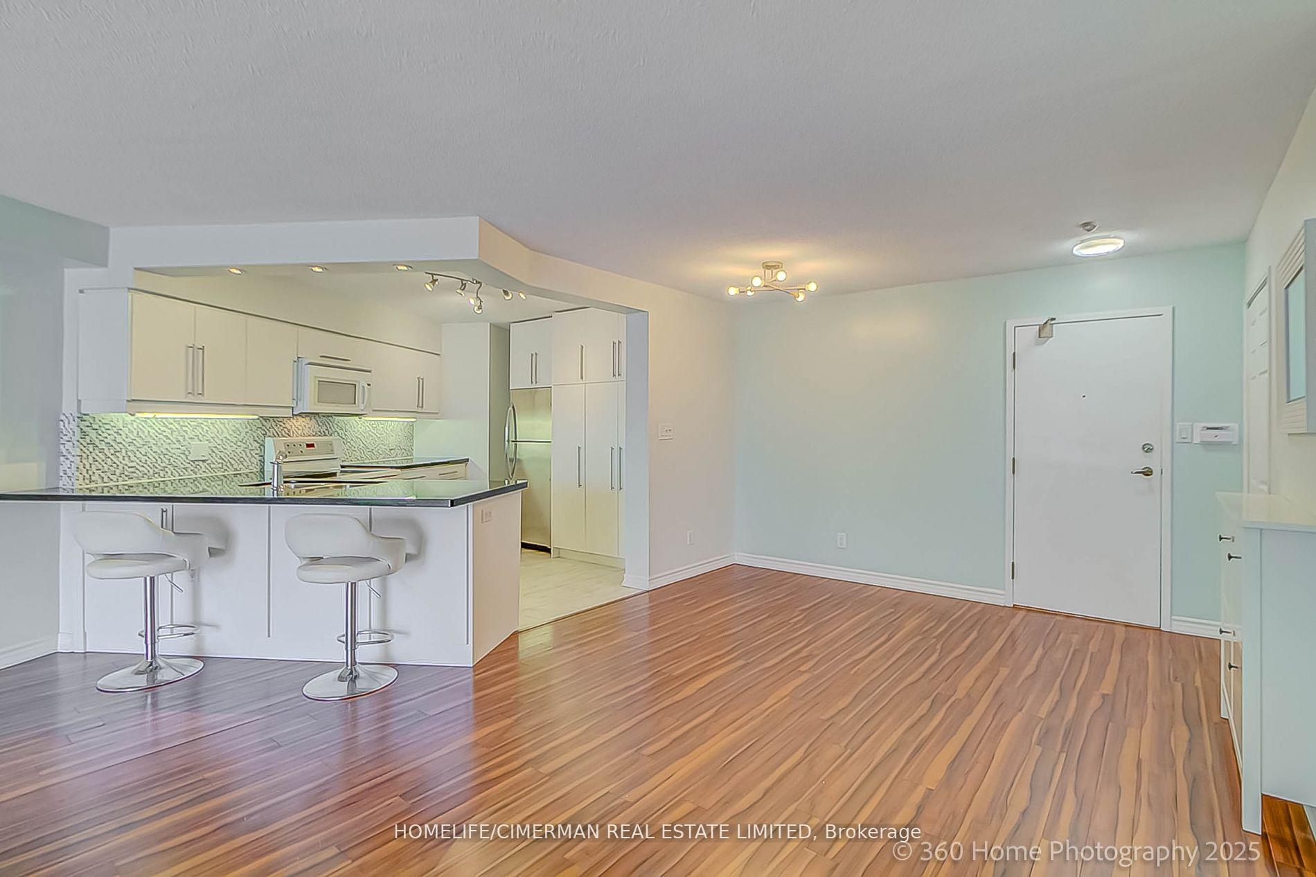 2 Bedrooms Condo at 20 Southport, Toronto For sale