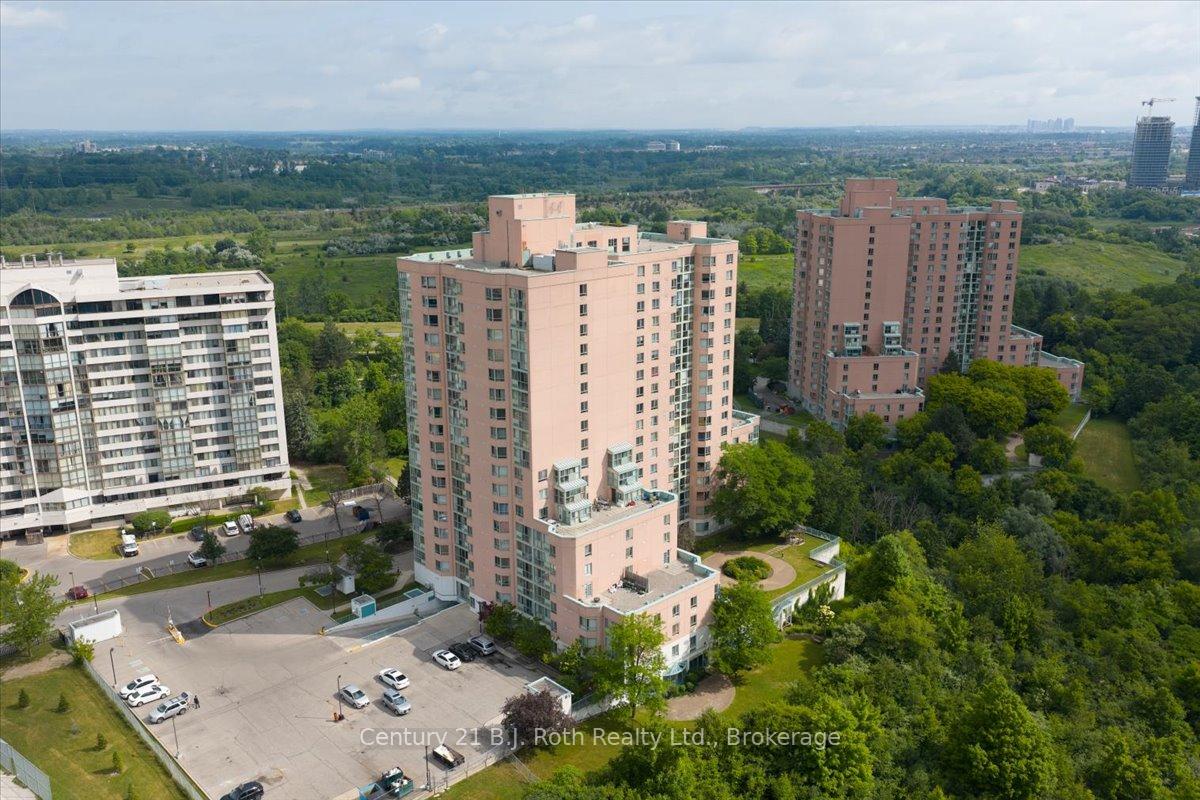 1 Bedroom Condo at 41 MARKBROOK, Toronto For sale